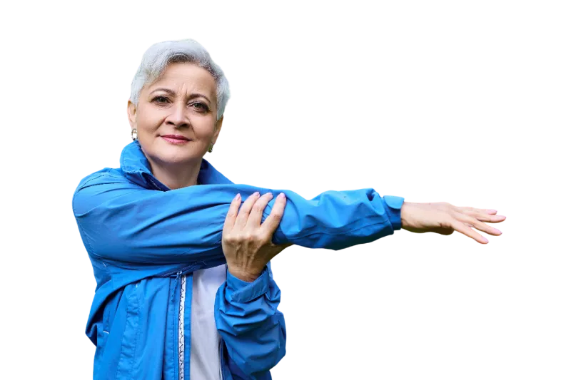 Mujer adulta estirando el brazo con chaqueta deportiva